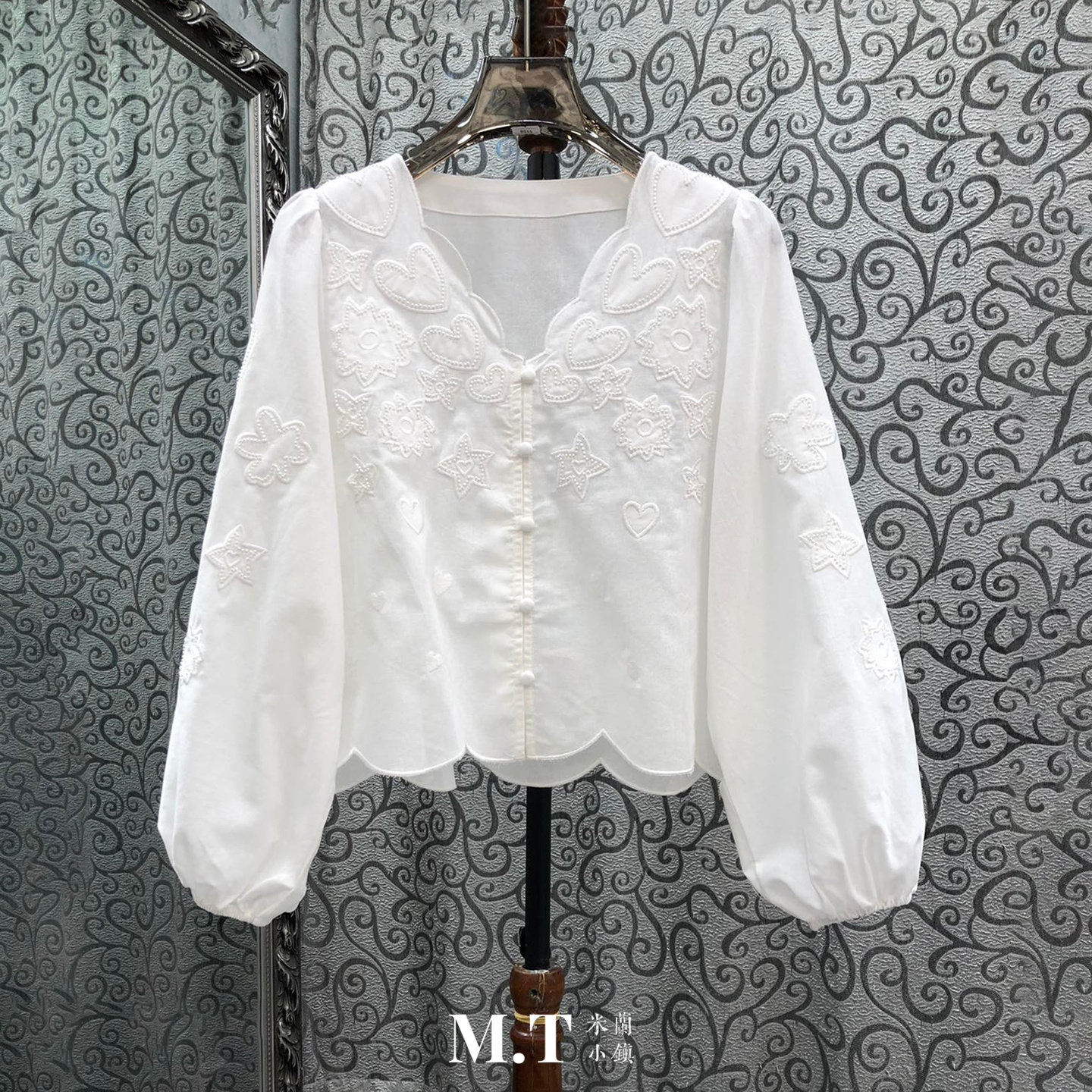 米兰小镇南油高版本贴布刺绣星星爱心图案波浪边V领系扣短上衣A25,女装/女士精品,蕾丝衫/雪纺衫,淘宝优惠券,粉丝福利购,淘宝优惠卷