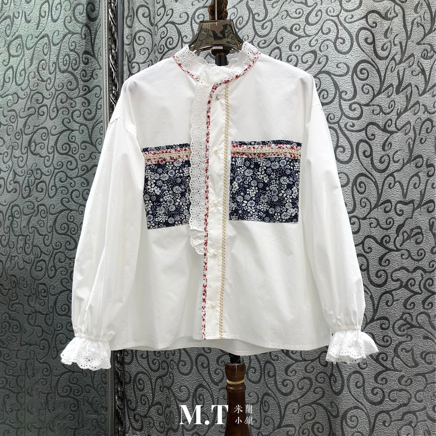 米兰小镇南油高版时尚素朴口袋印碎花民族风衣门襟镂空花边衬衫L7