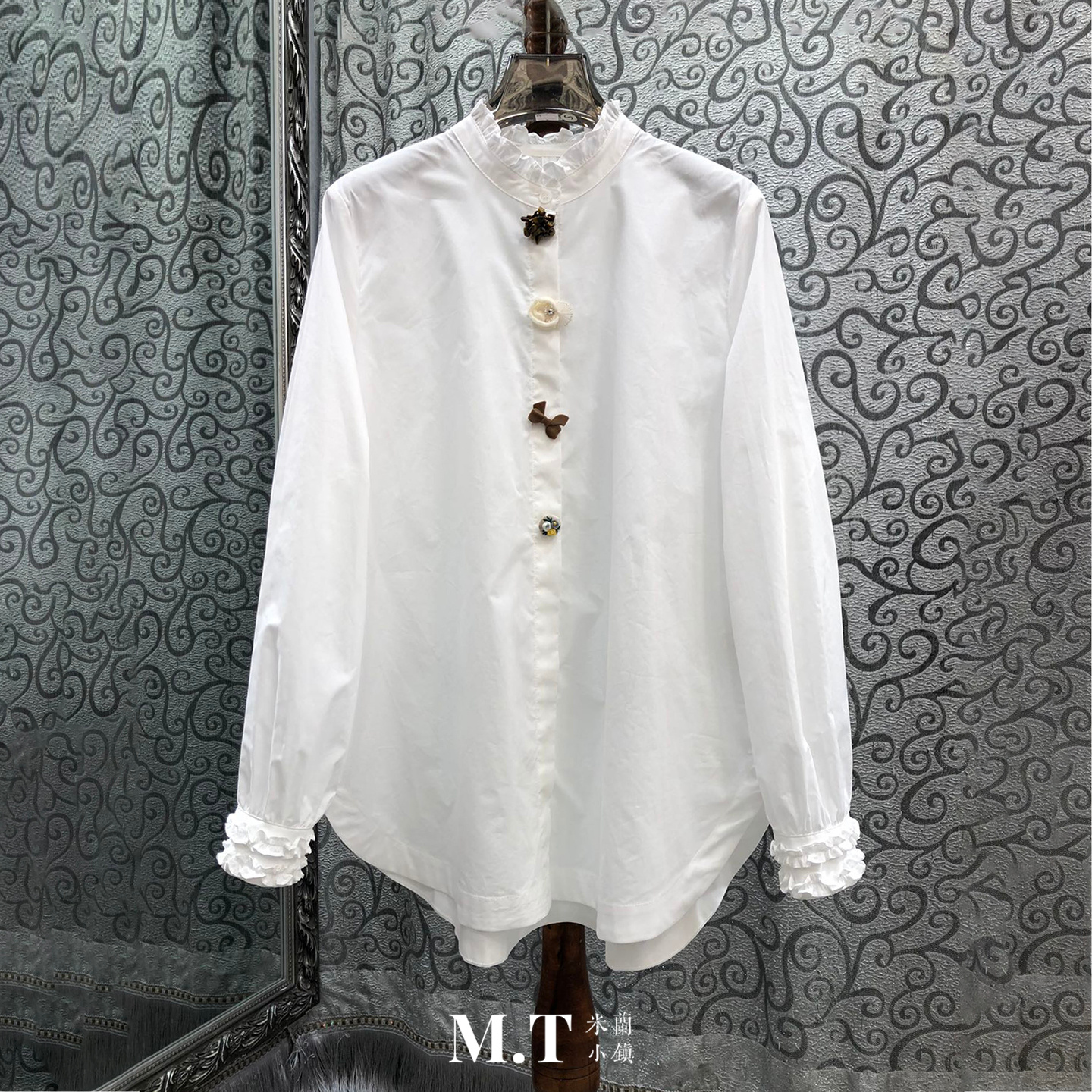 米兰小镇南油高版欧货异形装饰纽扣蝴蝶结荷叶立领A字长袖衬衫K11