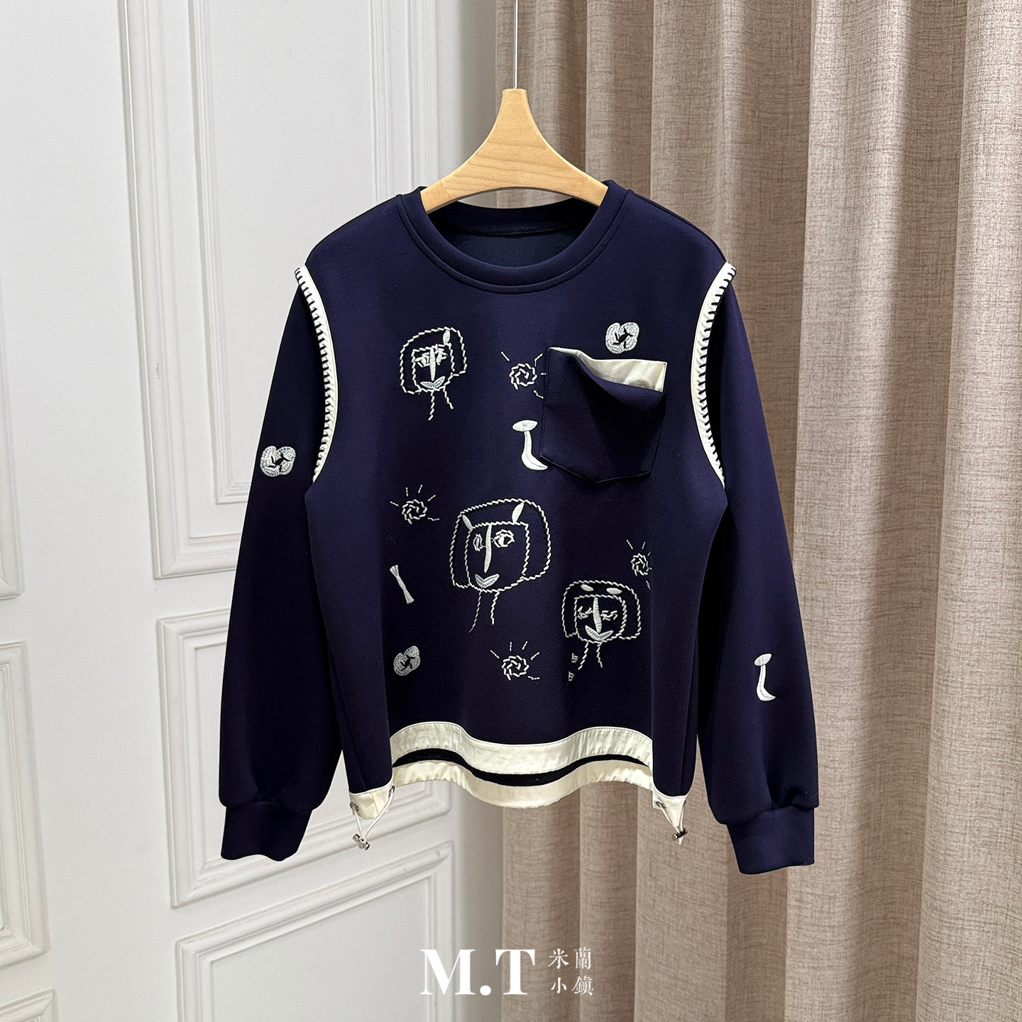 现货特价米兰小镇南油刺绣卡通人物头像破口袋肩滚边走线抽绳卫衣