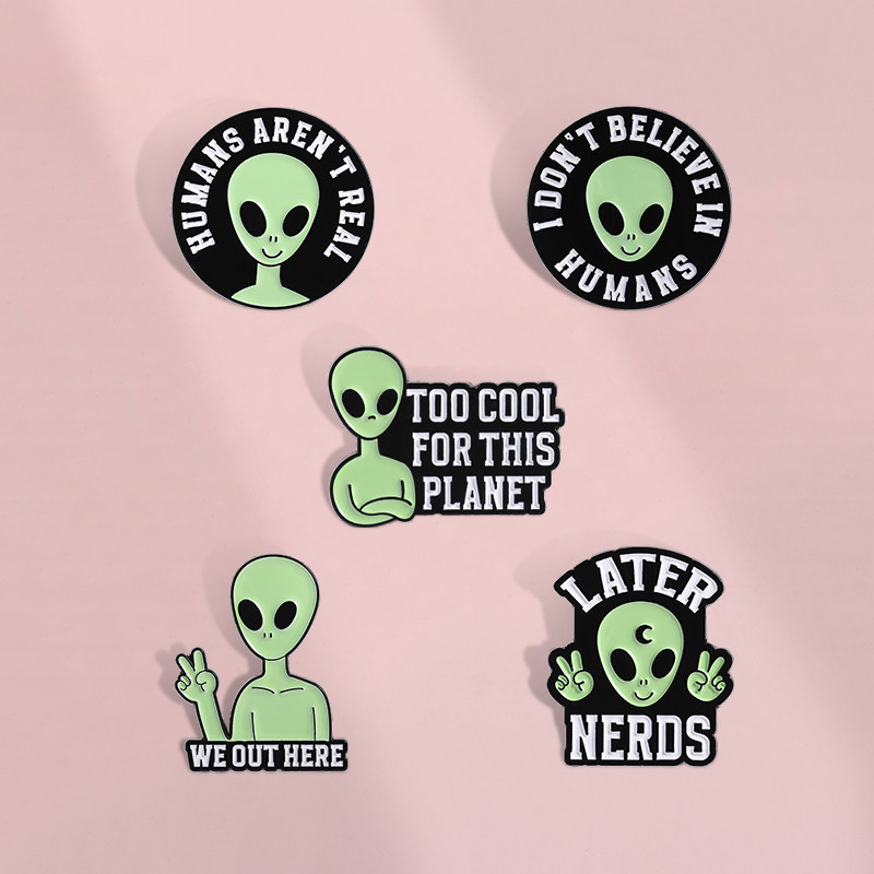 创意卡通外星人胸针个性搞怪外星人胸章金属徽章学生衣服背包配饰