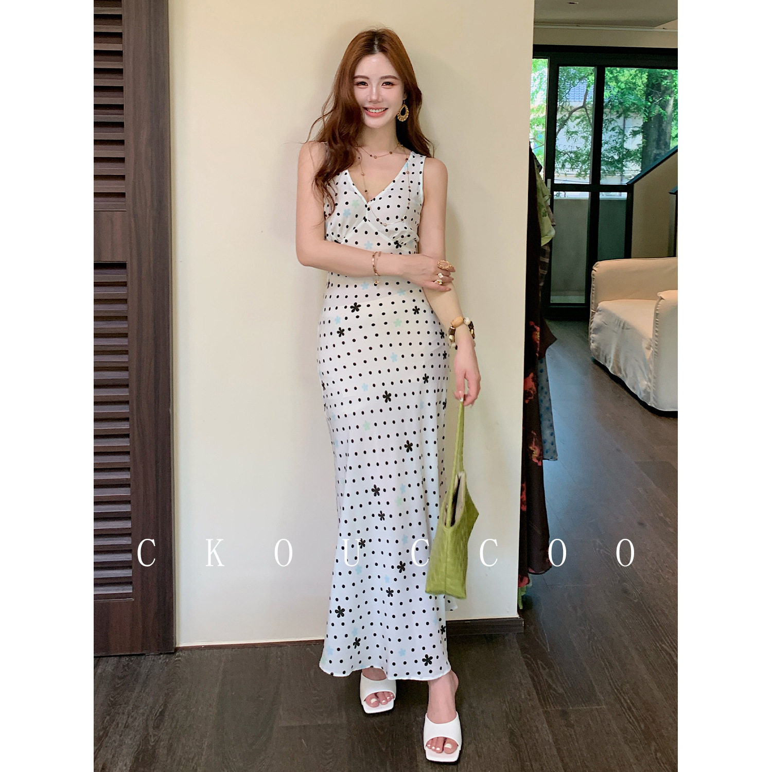 荣太浮光花语白色碎花斜裁桑蚕丝真丝吊带连衣裙V领夏日清新长裙