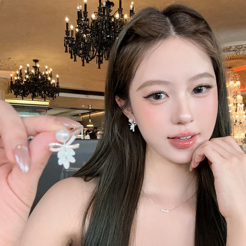 素调美神珍珠蝴蝶结流苏耳环