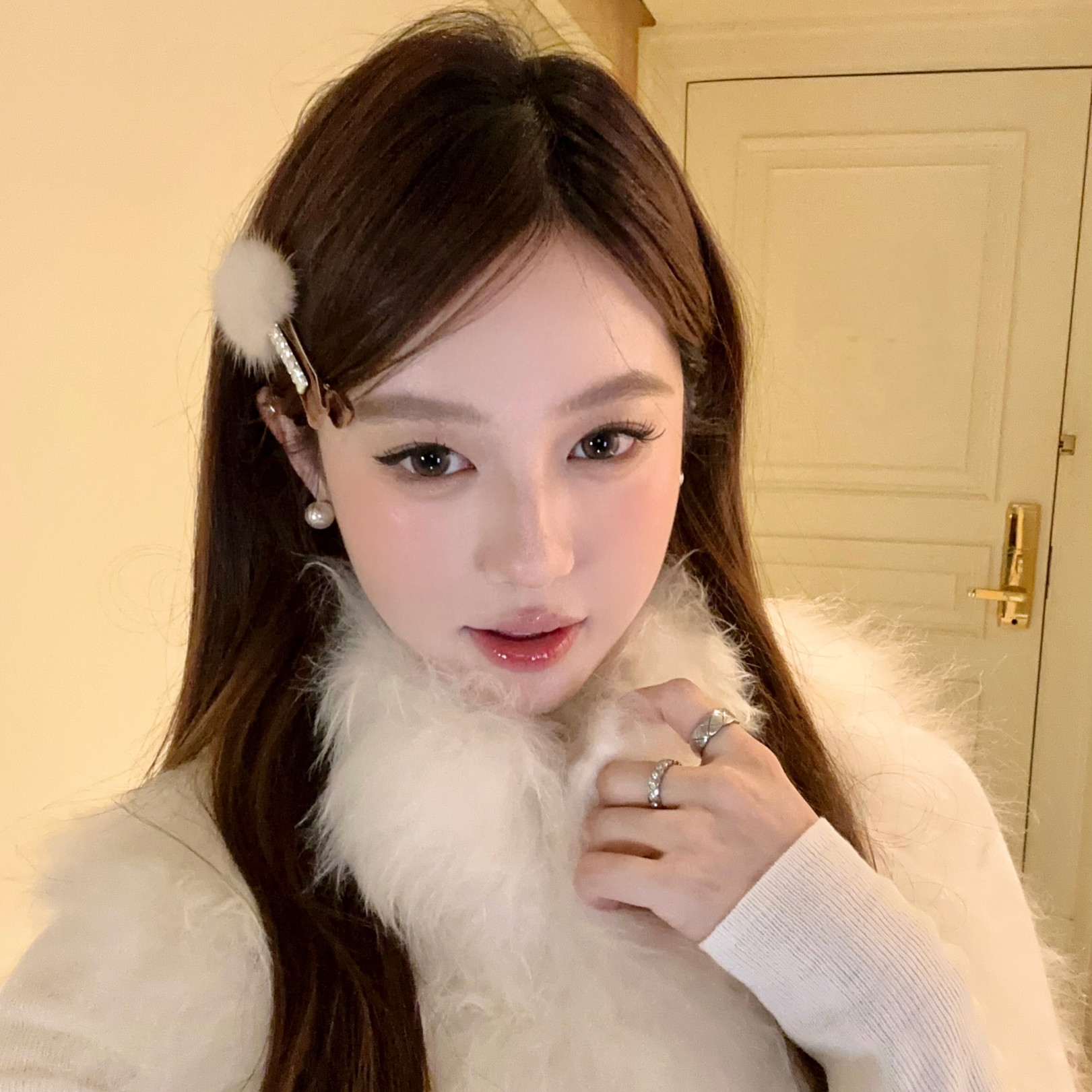 【蜜桃茶】奶油布蕾 温柔秋冬水貂毛球闪钻发夹高级感刘海夹发饰