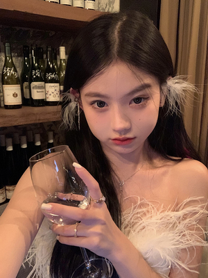 peachtea吸睛羽毛流苏耳骨夹