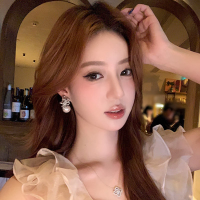 沪上千金珍珠花朵锆石耳钉