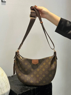 优草坊女包真皮牛角包2025年新款高级感轻奢小众通勤斜挎腋下包