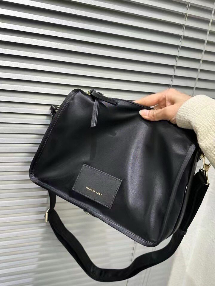 潮牌女包今年流行新款高级感时尚水桶包潮欧美休闲百搭斜挎包帆布