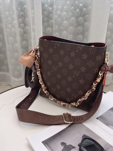 优草坊包包2026新款真皮女包斜挎包时尚2025链条包小高级感水桶包