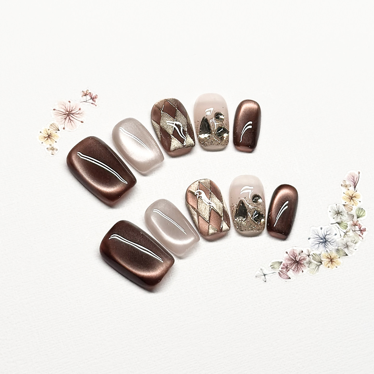 2025新款手工美甲穿戴甲短款美拉德风格爆闪镶钻猫眼轻奢显白952