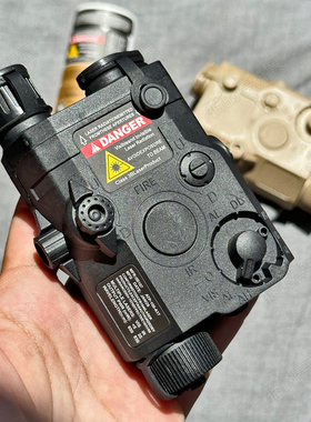 PEQ-15绿镭射红外线激光指示器爆闪高光手电可调鼠尾多功能战术盒