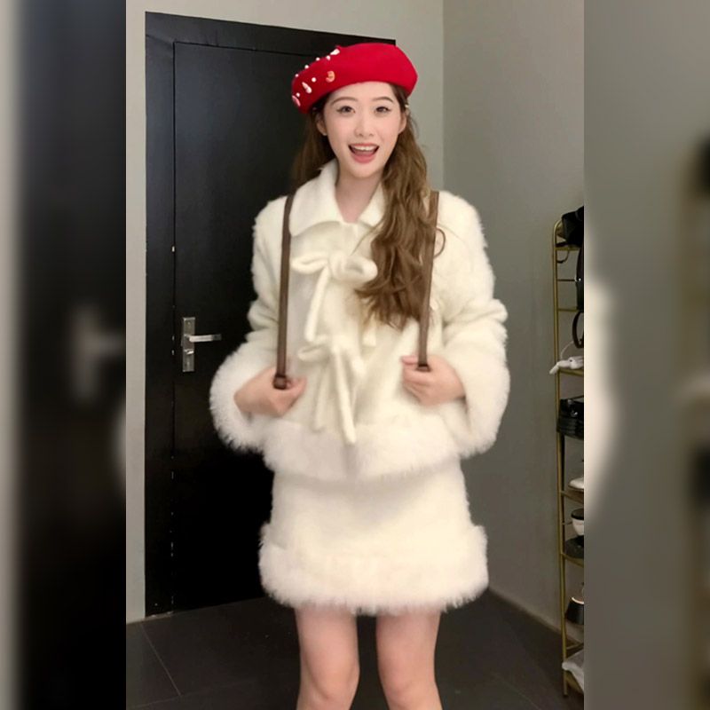 奶系小香风套装女秋季2025年新款高级感蝴蝶结毛毛外套短裙两件套