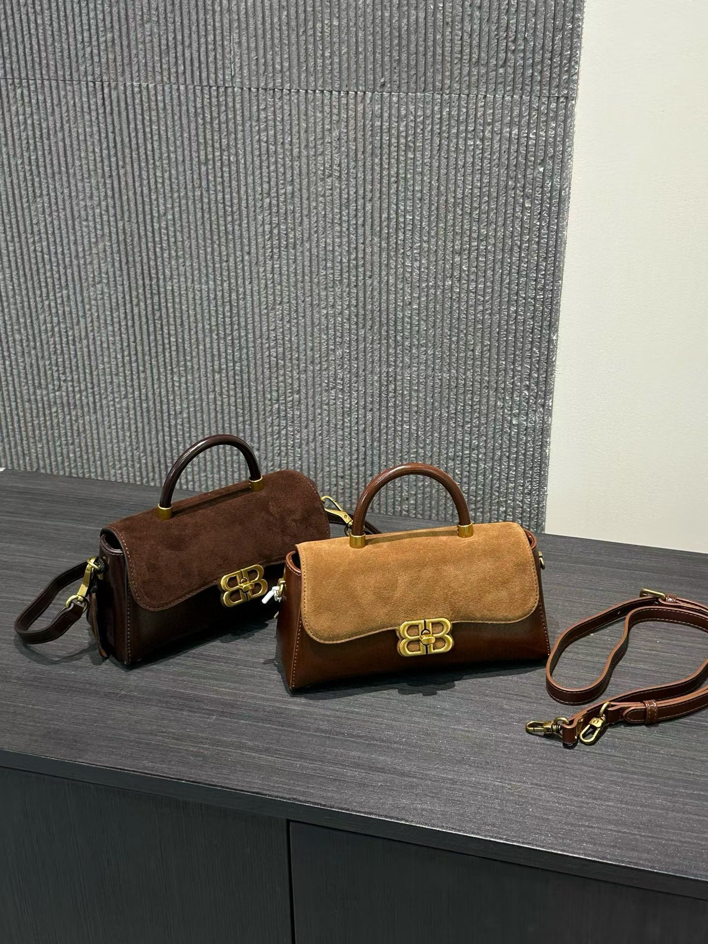 美缇磨砂皮女包2025新款潮流小众高级洋气质感韩版百搭斜挎包