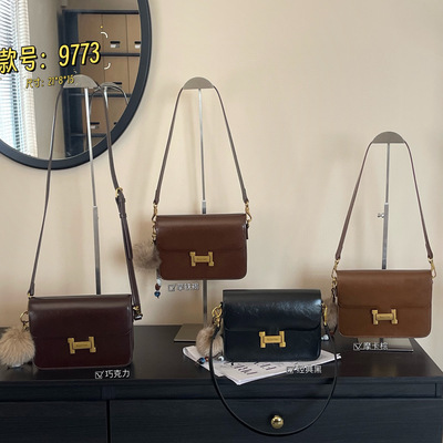 H扣油蜡皮质感女包2025新款豆腐包百搭腋下包高级洋气通勤斜挎包