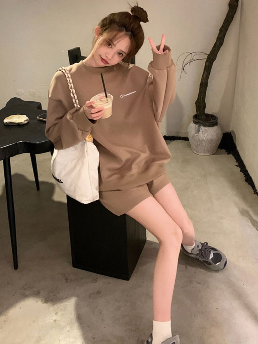 조깅 챔피언 여성을위한 다목적 스포츠 정장 가을 순수 코튼 라운드 넥 스웨트 캐주얼 패션 세련된 반바지 2 피스 세트