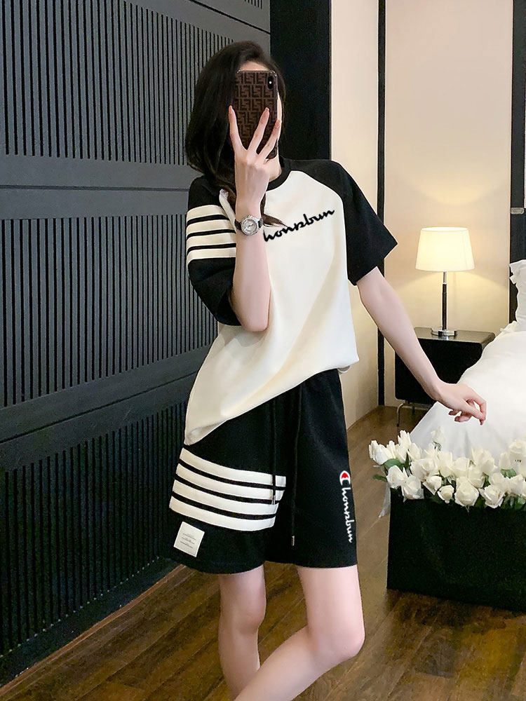 조깅 챔피언 짧은 소매 반바지 정장 여성 여름 2023 새로운 느슨한 서양식 패션 캐주얼 스포츠 투피스 세트