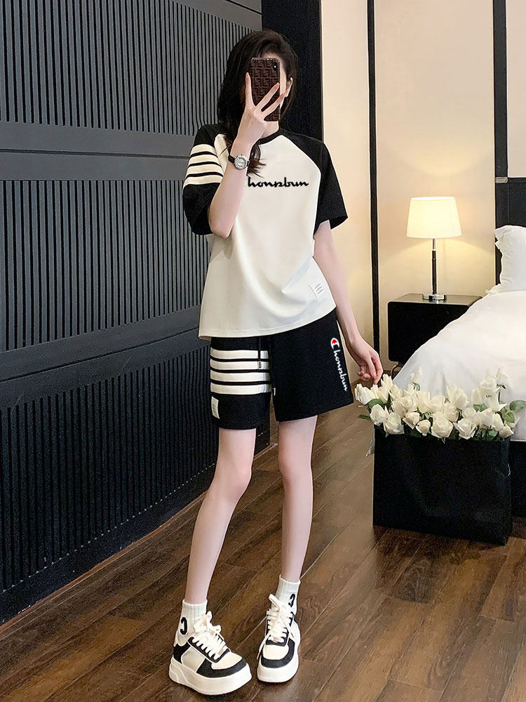 조깅 챔피언 짧은 소매 반바지 정장 여성 여름 2023 새로운 느슨한 서양식 패션 캐주얼 스포츠 투피스 세트