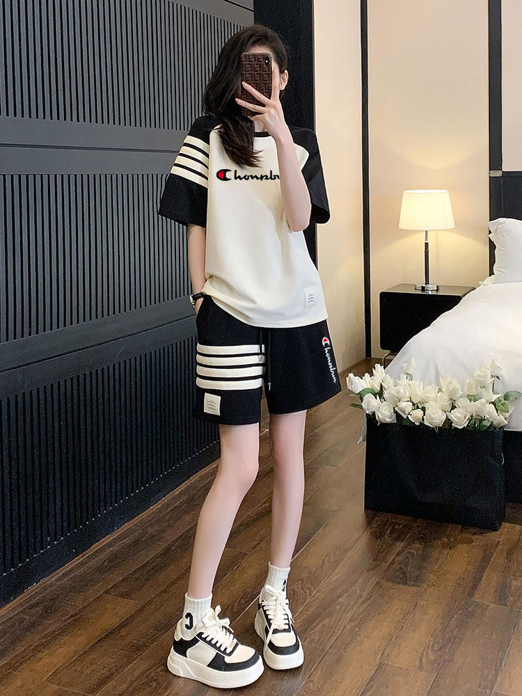 조깅 챔피언 짧은 소매 반바지 정장 여성 여름 2023 새로운 느슨한 서양식 패션 캐주얼 스포츠 투피스 세트