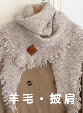 韩系皮标毛边三角披肩围巾女秋冬软糯羊毛混纺三角巾外搭保暖围脖