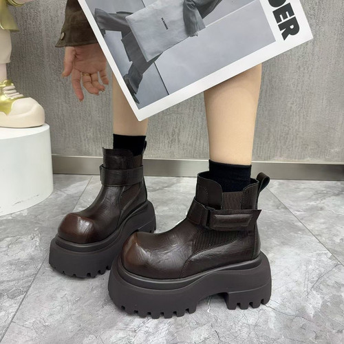 2025年新款粗跟短筒厚底短靴女春秋冬百搭皮带扣马丁靴女英伦风
