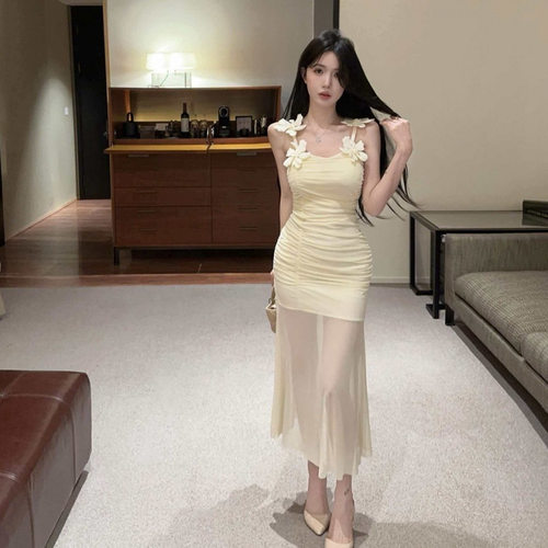 网红主播女子性感网纱连衣裙