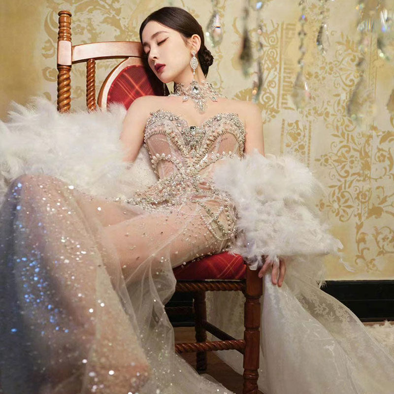 古力娜扎明星同款重工婚纱礼服2024新款新娘抹胸钉珠蕾丝羽毛鱼尾