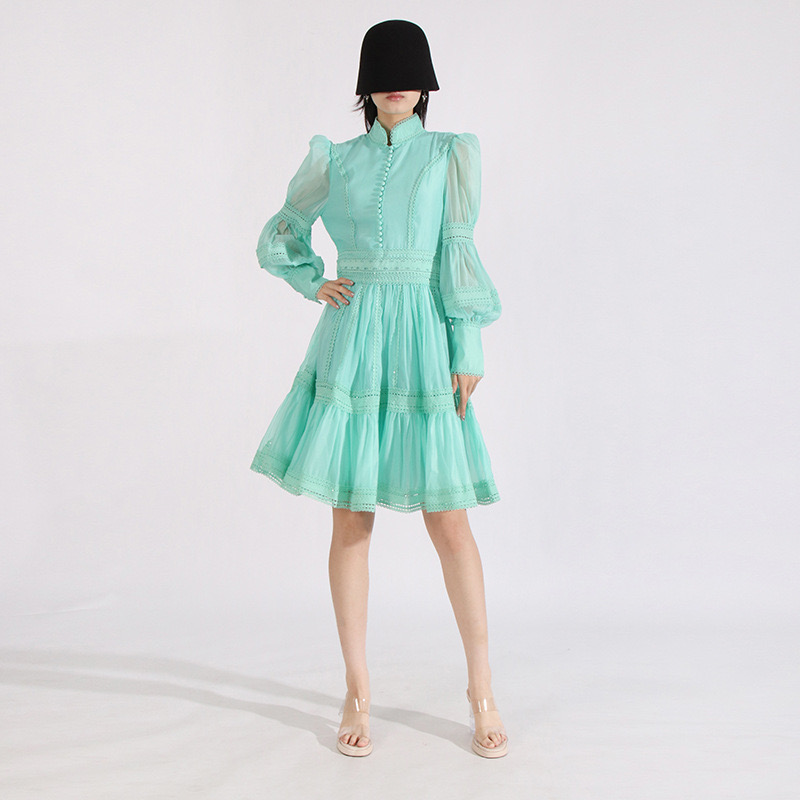 2025现货7色设计感小众新品立领单排扣拼接花边收腰气质连衣裙女