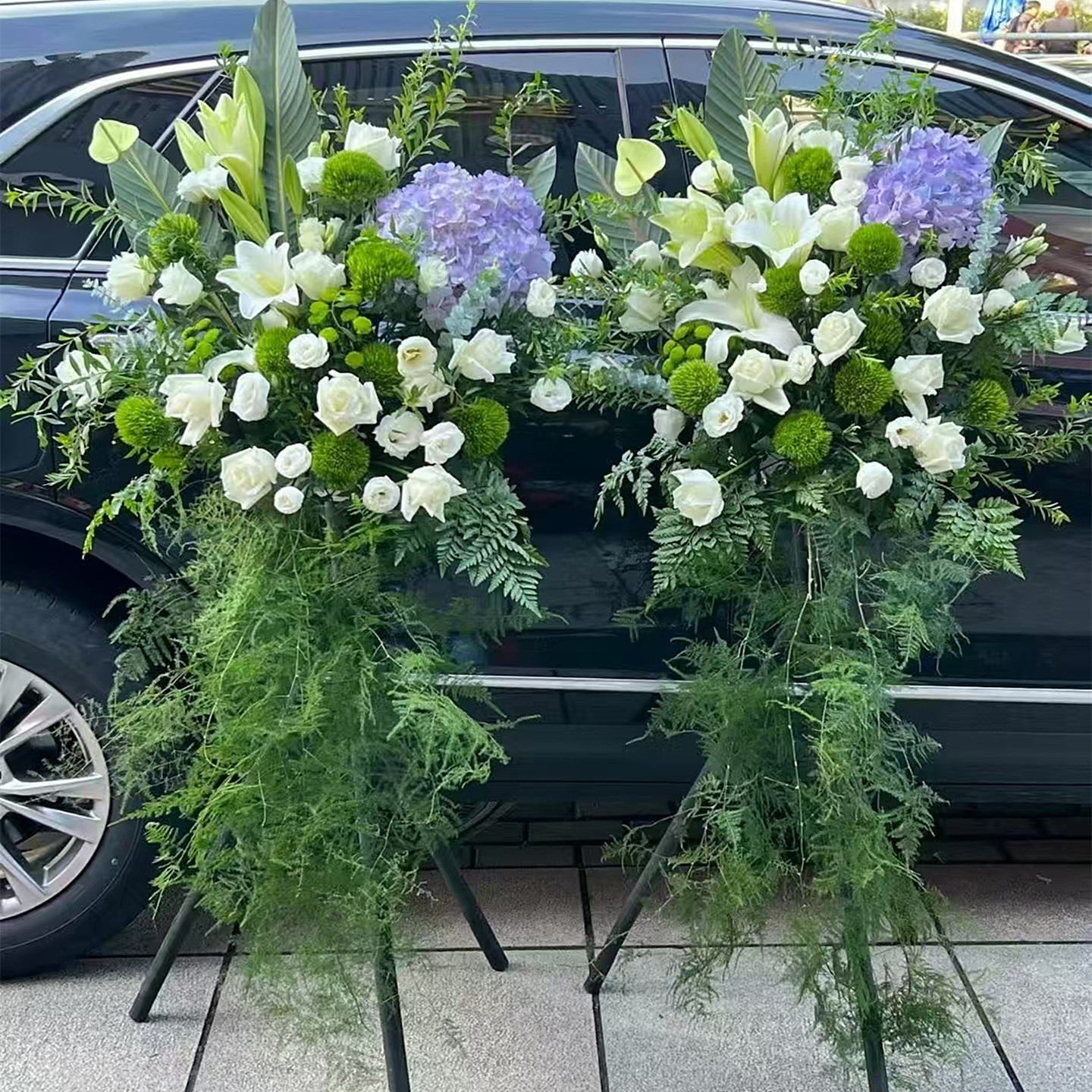 白玫瑰绿毛球绣球花篮同城速递
