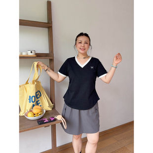 VOGANA戛纳家大码女装收腰减龄纯欲t恤夏蕾丝拼接v领休闲松弛上衣