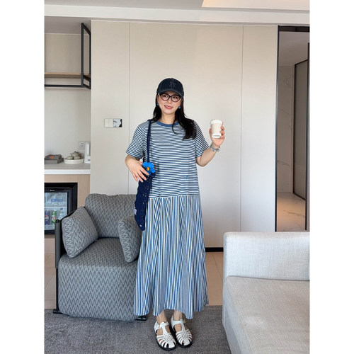 VOGANA戛纳家大码女装韩调休闲松弛感宽松收腰条纹t恤裙连衣裙夏