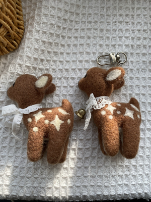 可爱小鹿包包挂件手工羊毛毡挂饰吊坠情侣礼物羊毛毡包挂纯手工