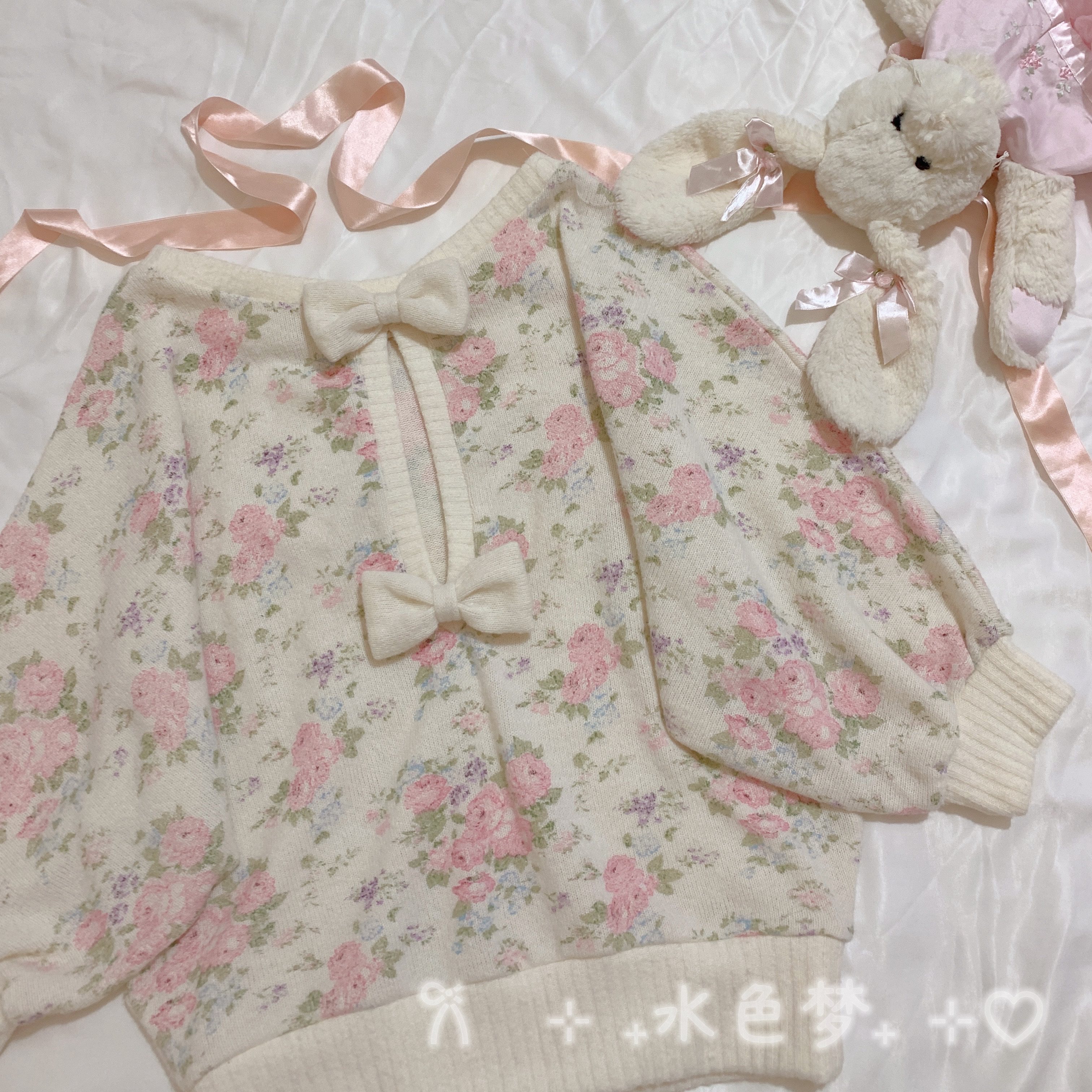 thumbnail for Water-colored Dream Old-fashioned [Three Rings of Gold] floral off-shoulder bow sweater set