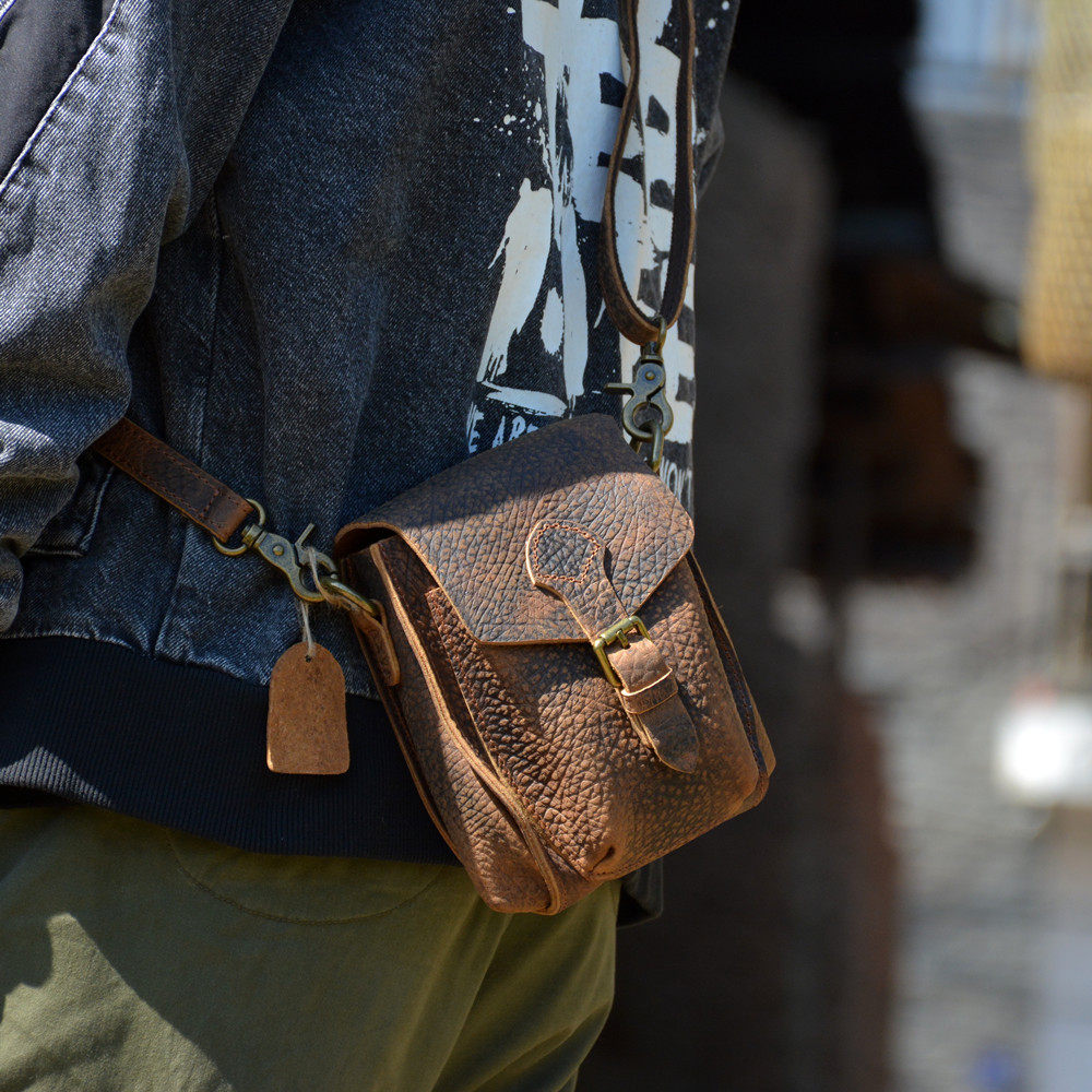 原创纯牛皮小方包复古斜挎男包疯马皮做旧单肩包真皮穿皮带腰包潮,箱包皮具/热销女包/男包,男士包袋,淘宝优惠券,粉丝福利购,淘宝优惠卷