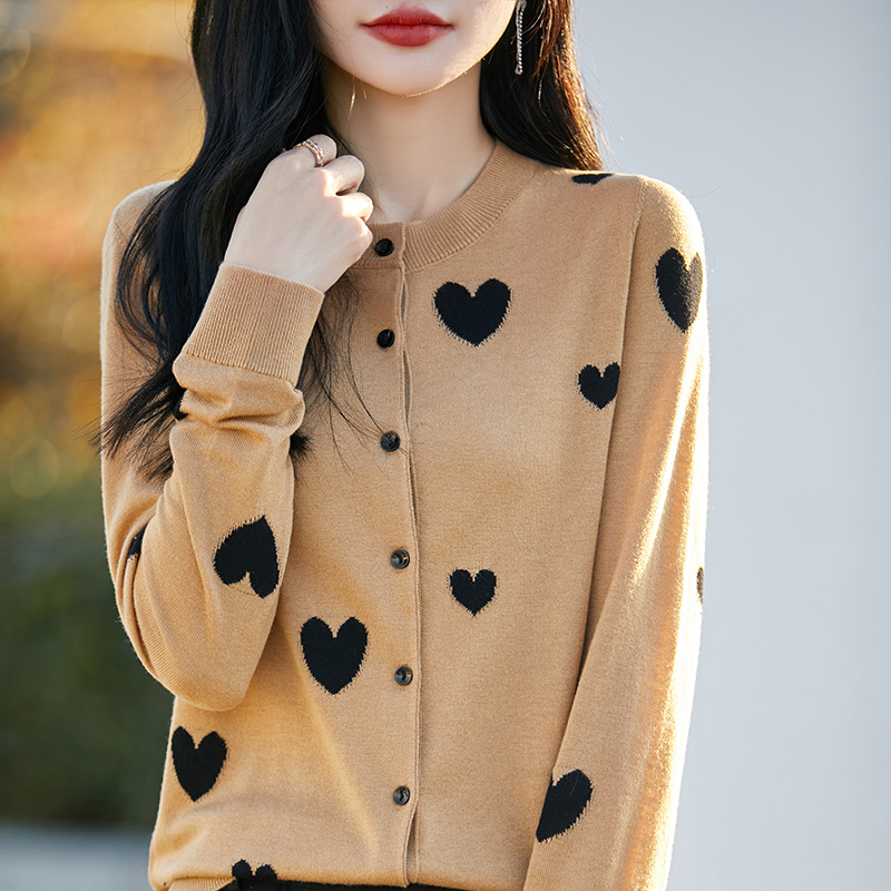 法式复古精纺爱心羊毛开衫女圆领时尚针织衫外套百搭显瘦拼色毛衣