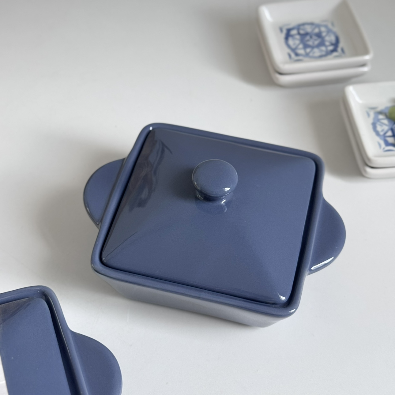 外贸尾货陶瓷釉下彩小烤盘高颜值空气炸锅烘焙带盖方形盘子蒸蛋羹