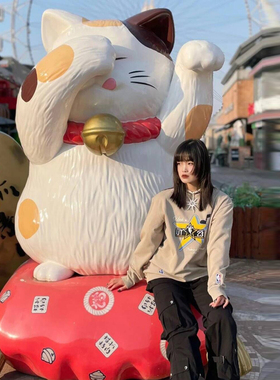 大型招财猫雕塑日料店装饰烤肉店门口美陈拍照商场户外玻璃纤维摆