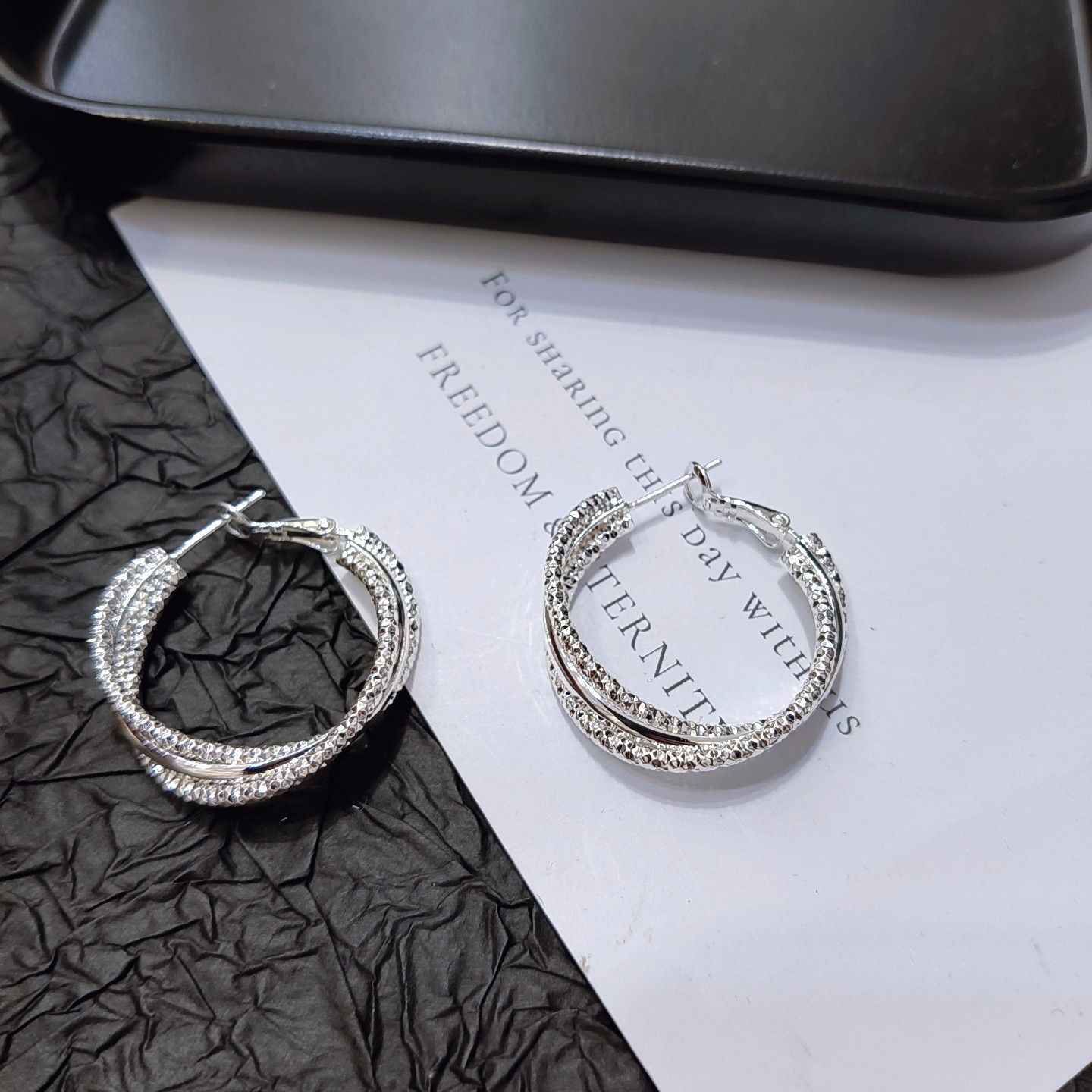 韩国新款耳饰银色麻花交叉耳圈女个性金属风夸张休闲耳环气质耳饰,饰品/流行首饰/时尚饰品新,耳环,淘宝优惠券,粉丝福利购,淘宝优惠卷