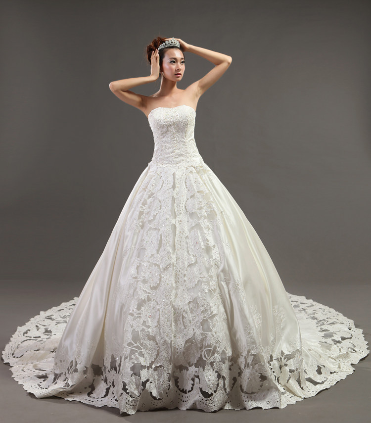 婚纱礼服2017新款绸缎面刺绣花大拖尾镂空大蝴蝶结抹胸长拖尾婚纱