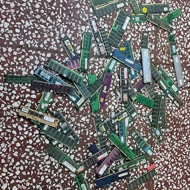 台式机电脑坏报废旧内存条ROMDDR装饰模型炼金材料