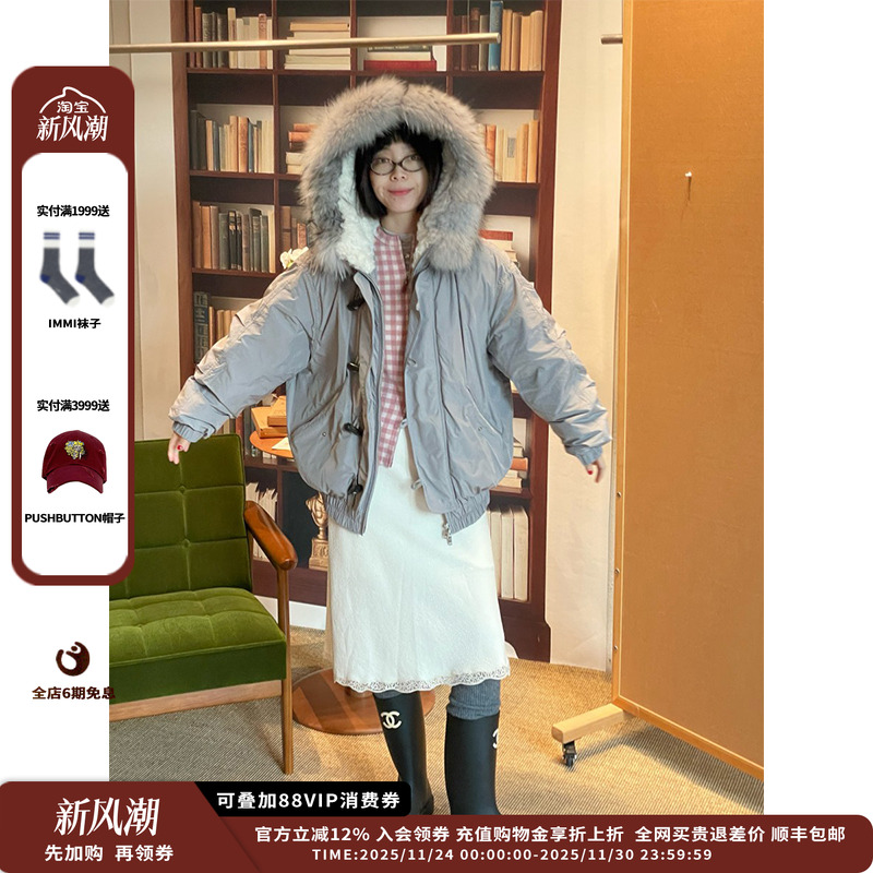 角扣连帽羽绒服角扣连帽羽绒服