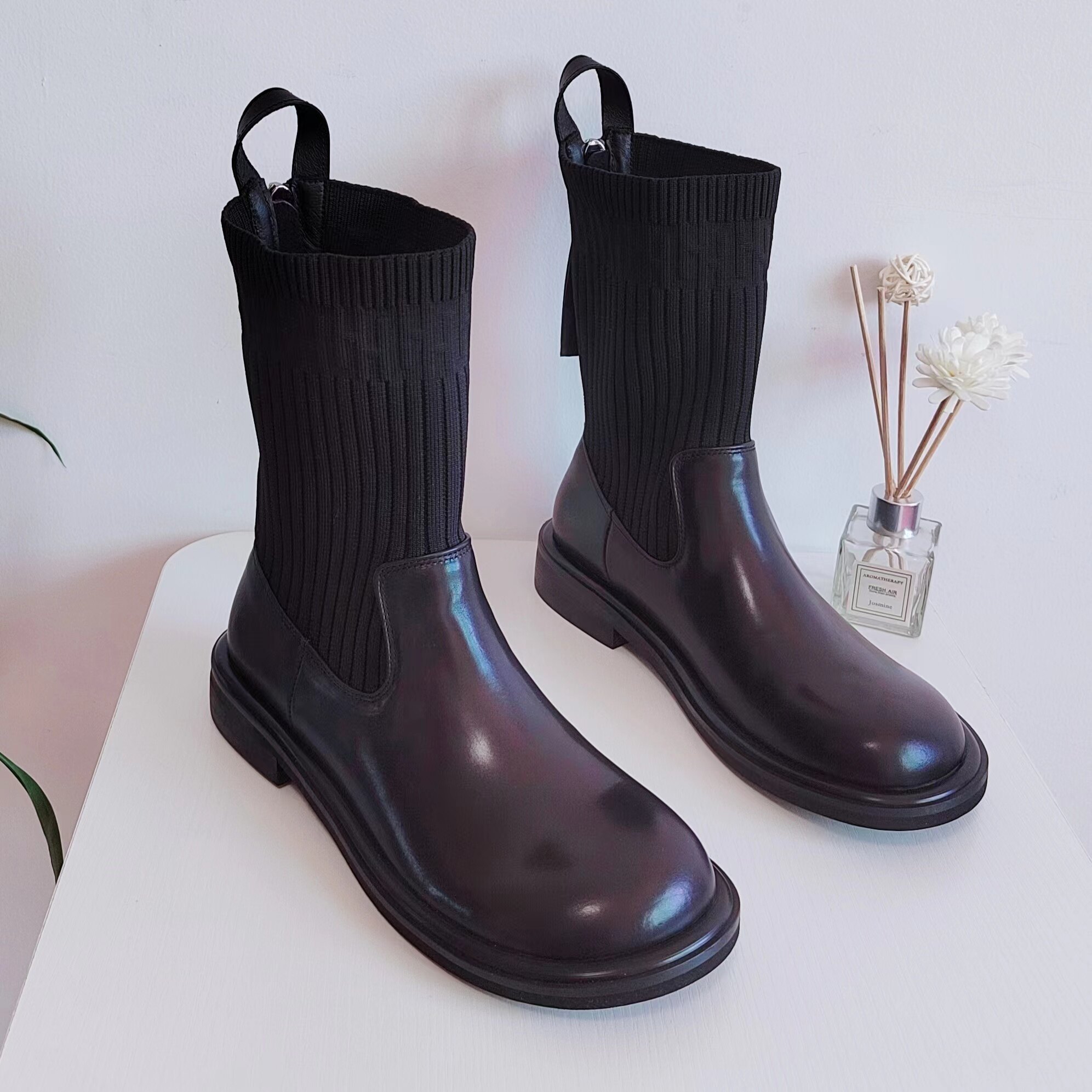 BRITISH STYLE BOOTS 2024 SPRING NEW TOP LAYER COWHIDE FLAT LEATHER MID-BARREL WOMENS SHOES LOW HEEL KNITTED ELASTIC SOCK BOOTS