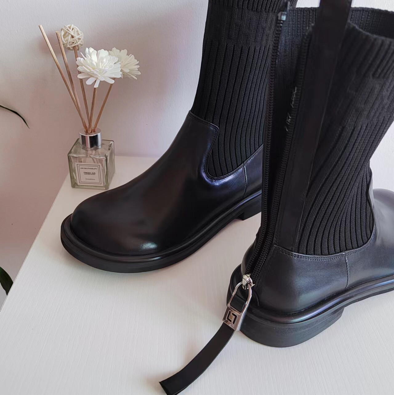 BRITISH STYLE BOOTS 2024 SPRING NEW TOP LAYER COWHIDE FLAT LEATHER MID-BARREL WOMENS SHOES LOW HEEL KNITTED ELASTIC SOCK BOOTS