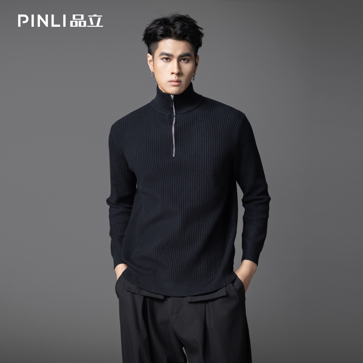 品立拉链门襟高领条纹针织衫毛衣