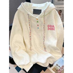 韩系巨好看的彩点刺绣字母卫衣女甜美宽松2025正流行百搭连帽外套