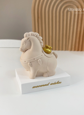 马上有钱车载香薰摆件桌面摆件马年礼物淡香手工香薰石膏送礼