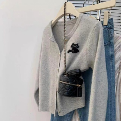 韩系慵懒风灰色圆领羊毛针织开衫