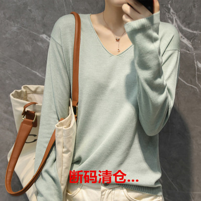 羊毛套头V领纯色针织衫