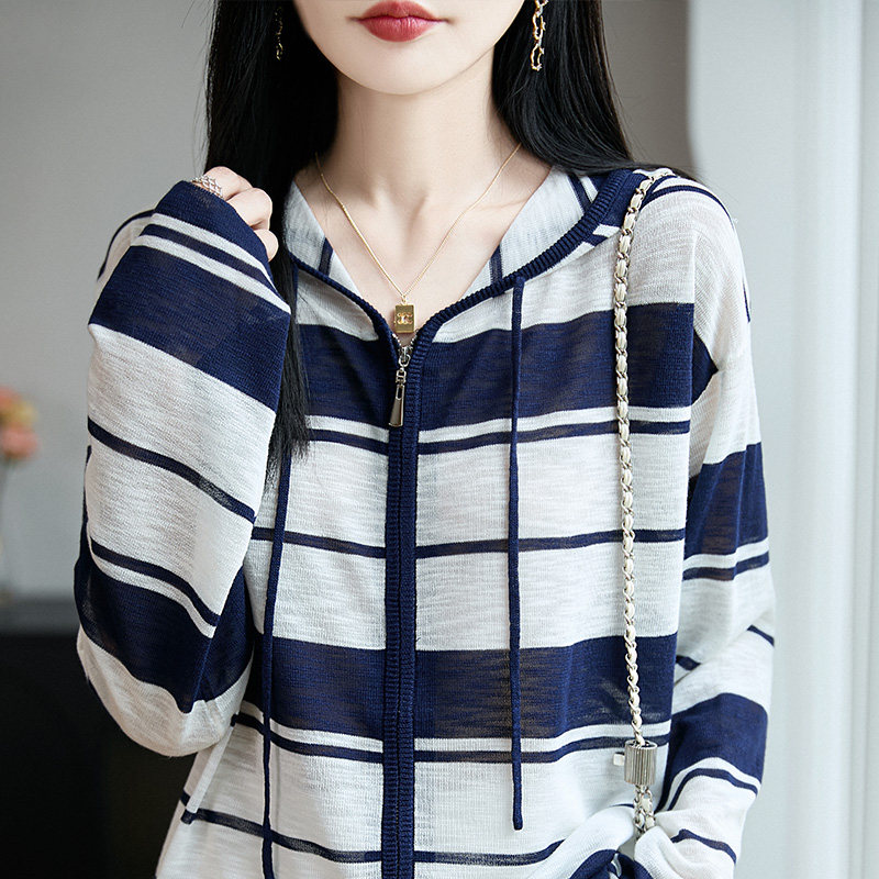 蓝色条纹连帽针织衫外套女2026新款秋季帽衫休闲百搭短款长袖上衣