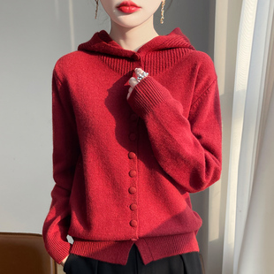 新年红色连帽单排扣毛衣开衫秋冬洋气针织衫浣熊羊毛外套打底上衣