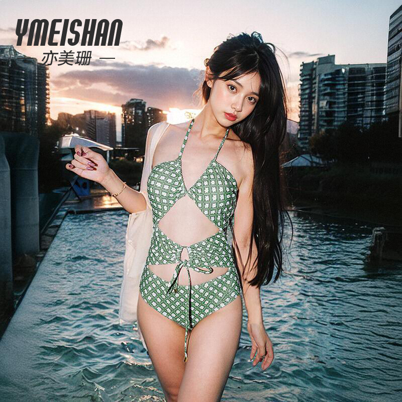 亦美珊连体泳衣女2025新款纯欲性感三角度假高级感显瘦小胸泡温泉